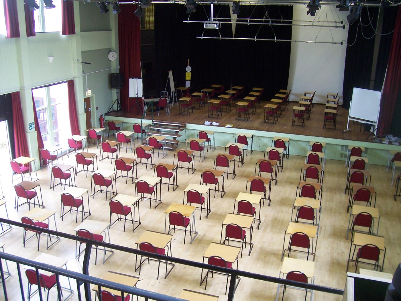 Sala de provas de uma faculdade